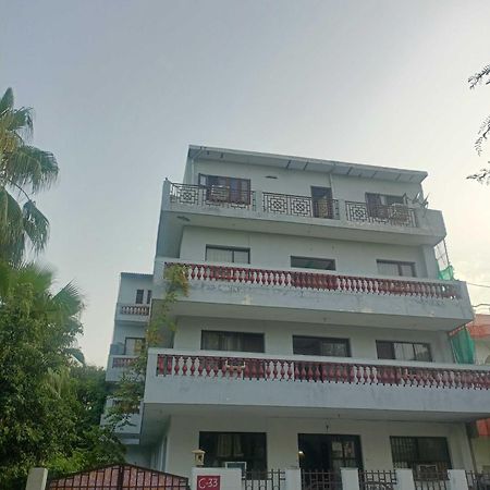 Oyo Metro View Residency Near Snow World Hotel โนอิดา ภายนอก รูปภาพ