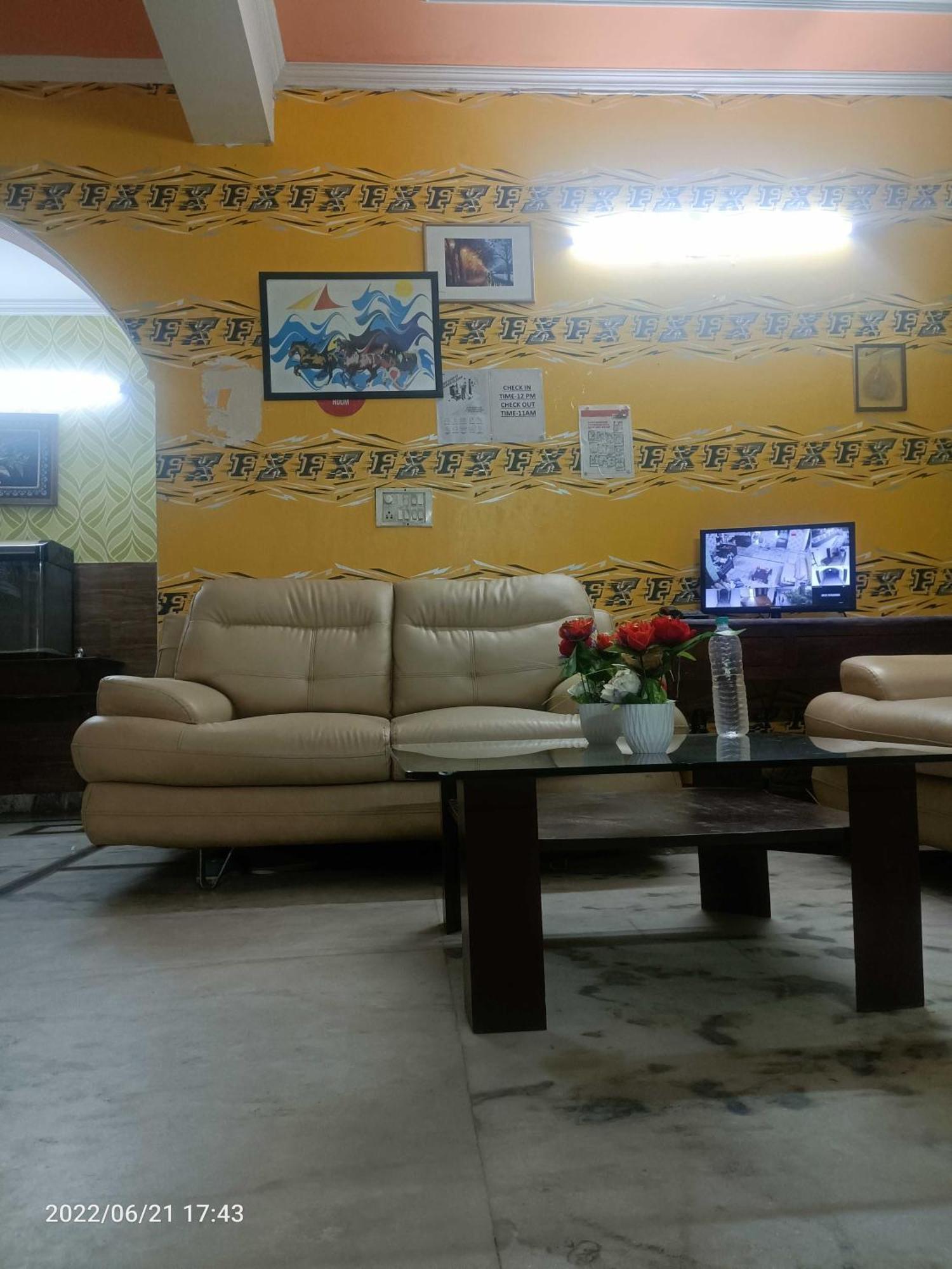 Oyo Metro View Residency Near Snow World Hotel โนอิดา ภายนอก รูปภาพ