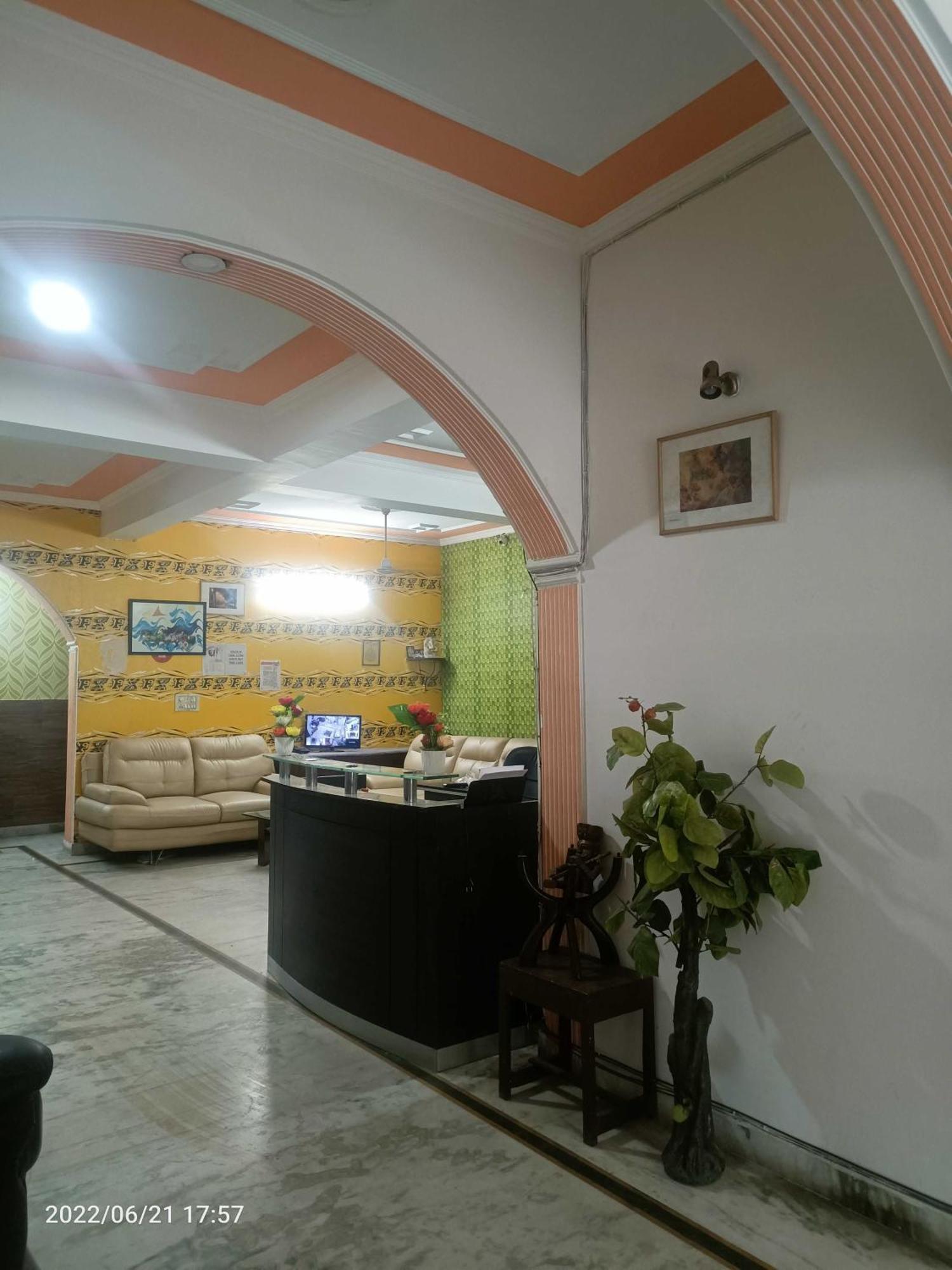 Oyo Metro View Residency Near Snow World Hotel โนอิดา ภายนอก รูปภาพ