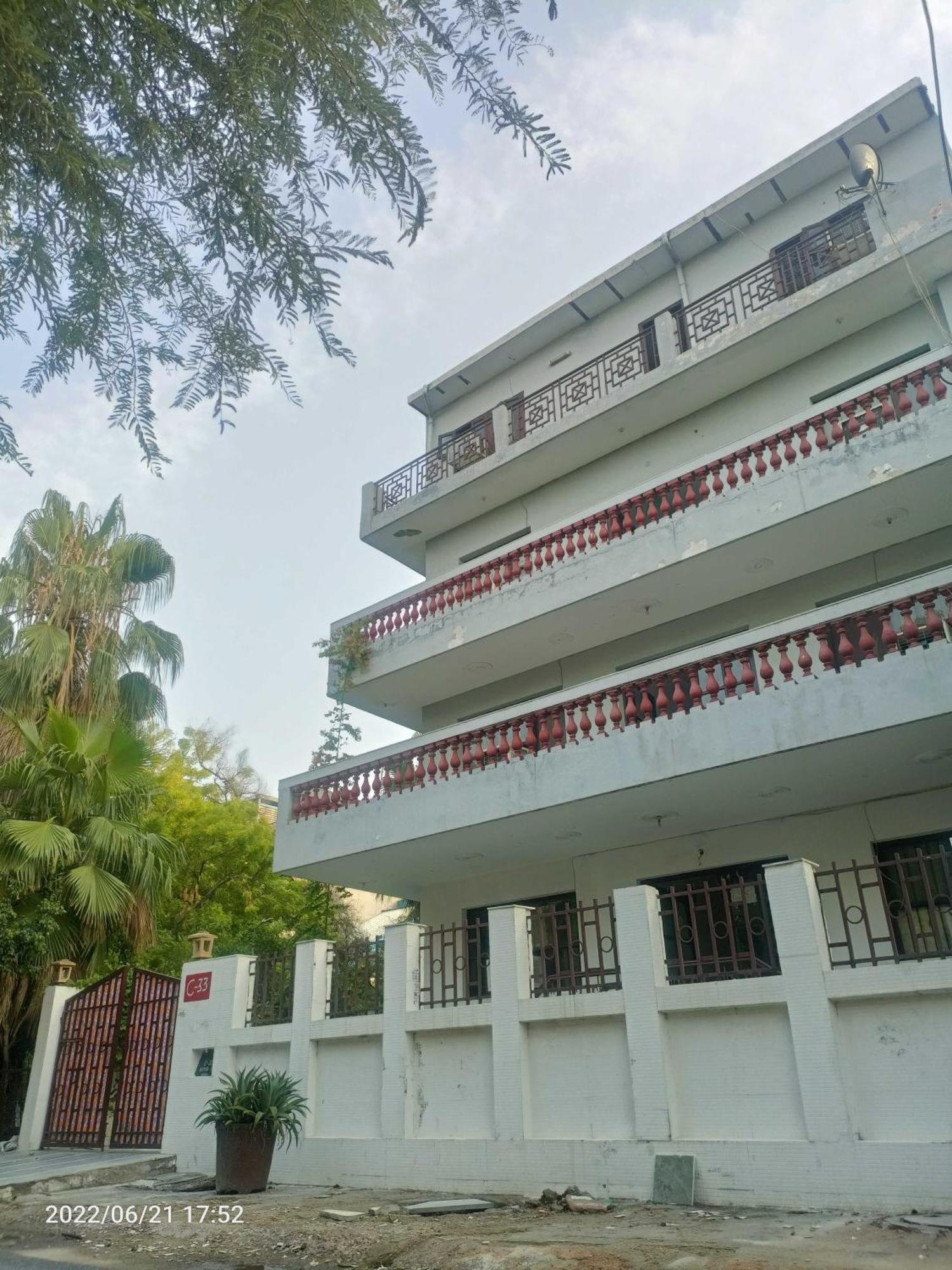 Oyo Metro View Residency Near Snow World Hotel โนอิดา ภายนอก รูปภาพ