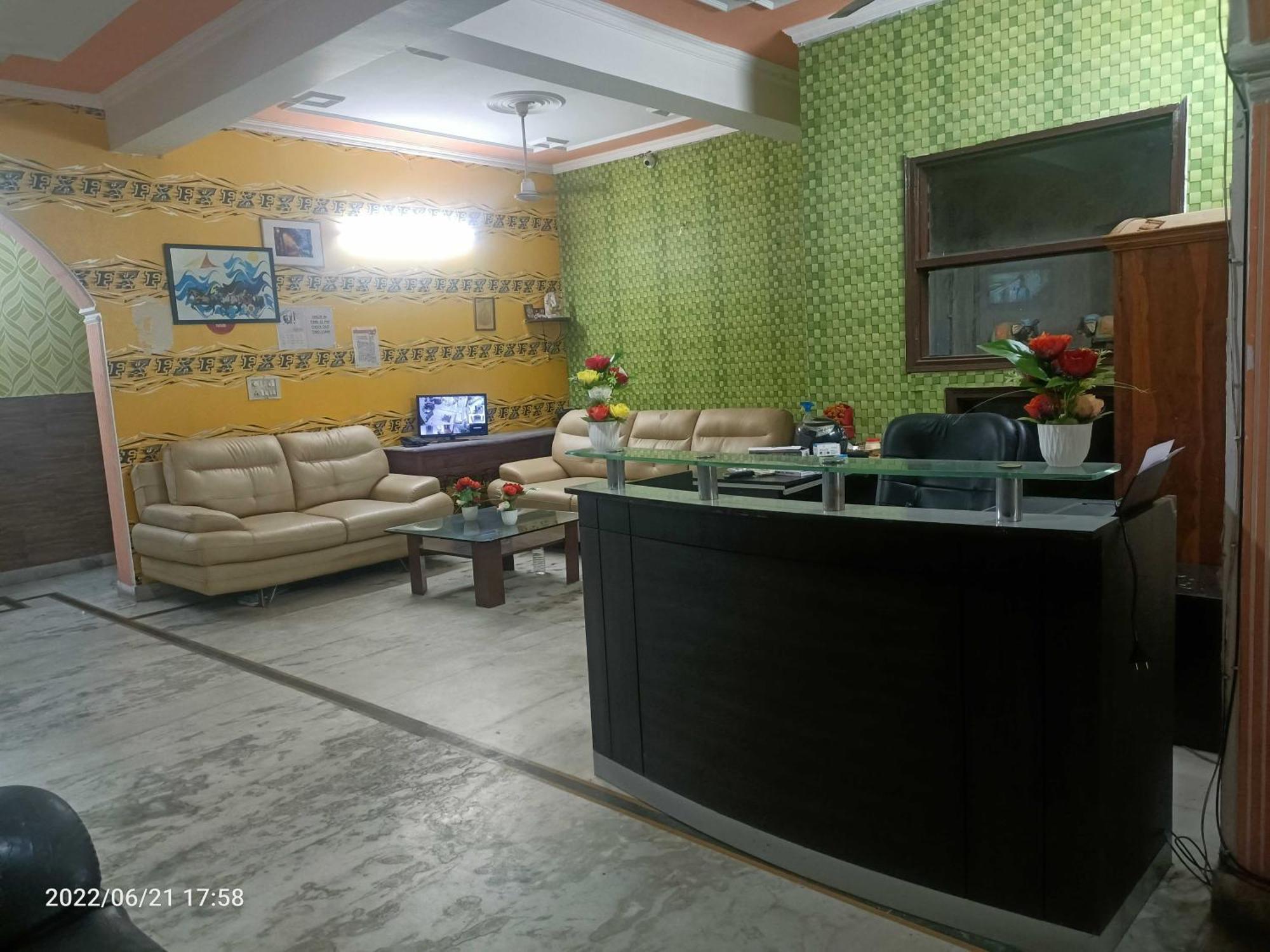 Oyo Metro View Residency Near Snow World Hotel โนอิดา ภายนอก รูปภาพ